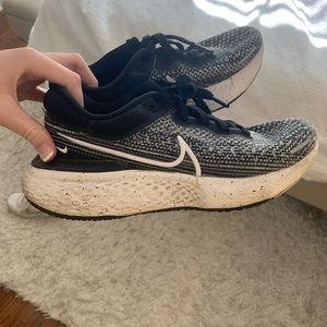 Nike running/walking shoes size 8 great condition